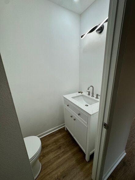 Building Photo - 933 Bancroft Pl
