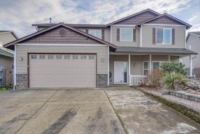 Building Photo - SPACIOUS FIVE BEDROOM HOUSE IN VANCOUVER