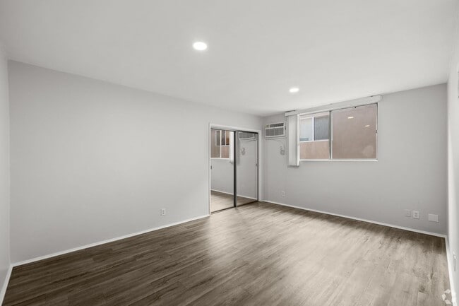 Interior Photo - 1275 Federal Ave