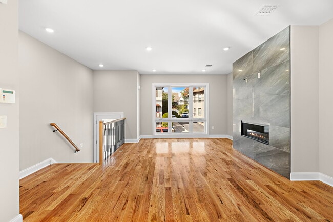 Building Photo - 780 Edgewood Ln