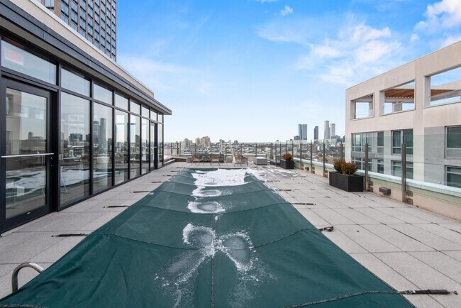 Building Photo - 160 1st St