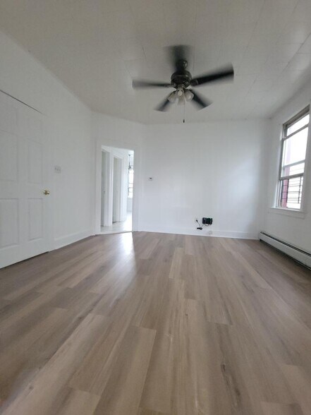 Building Photo - 395 Ege Ave