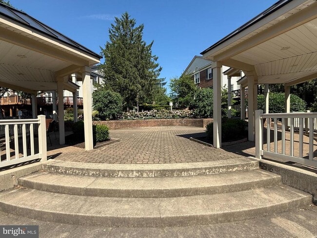 Building Photo - 5832 Apsley House Ct