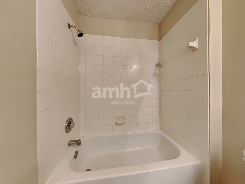Building Photo - 13958 Devan Lee Dr N