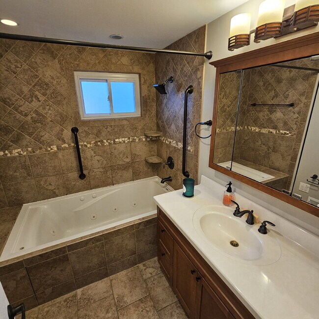 Building Photo - 3 Bedroom, 1.5 Bath Brick Ranch with Attached 2.5 Car Garage. Huge Great Room and Living Room. Bi...