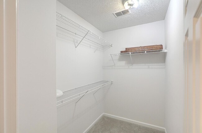 Building Photo - 8074 Shadow Oak Dr