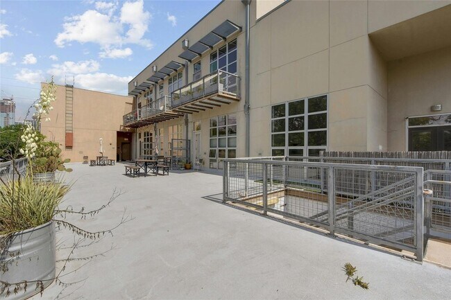 Building Photo - 1601 E Cesar Chavez St