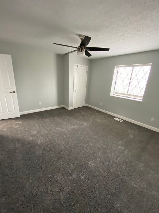 Building Photo - 3233 Summerhill Ln