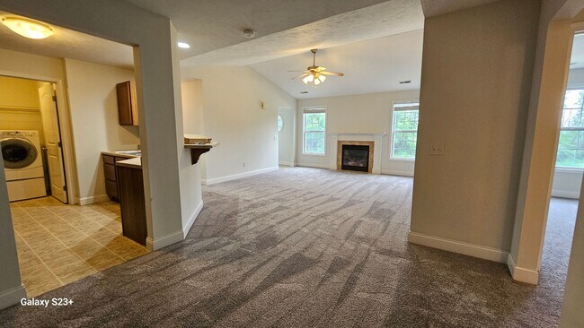 Building Photo - 3030 E Stillwater Landing