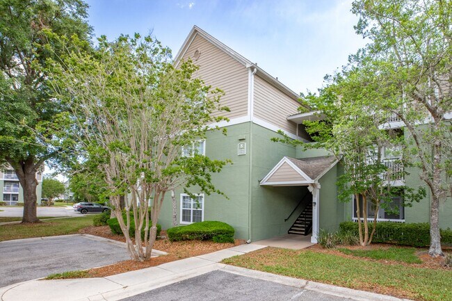 Building Photo - Charming Condo in Gated Community