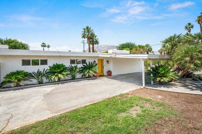 Building Photo - 43795 Acacia Dr