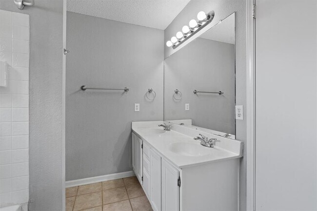 Building Photo - 913 Dover Pass