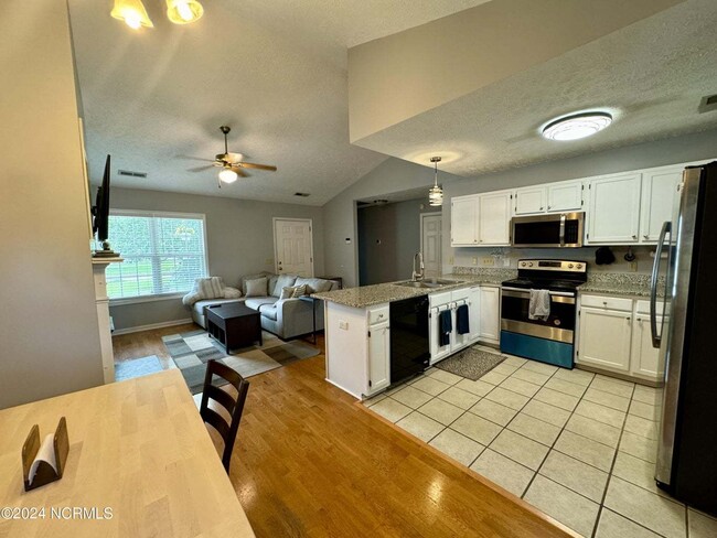 Building Photo - Charming 3-Bedroom Home in Wilmington - Fu...