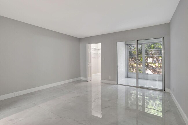Building Photo - 2202 Lucaya Bend