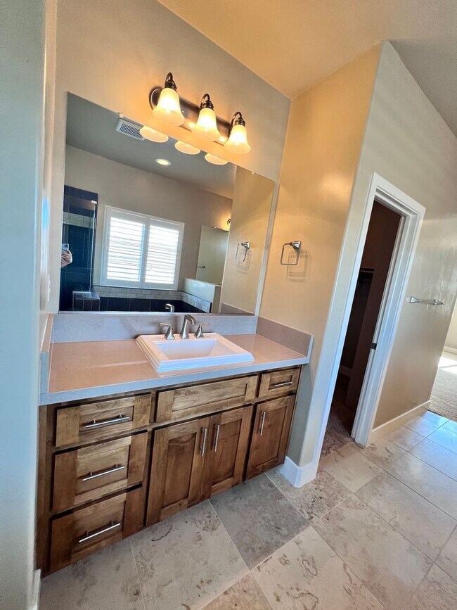 Building Photo - Stunning 3 Bedroom, 2.5 Bath Single Family Home, Gated Community, Beautiful Inside & Out!