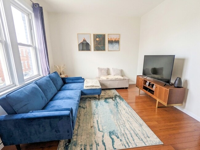 Building Photo - 582 60th St