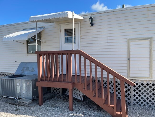 Building Photo - Pine Channel Home
