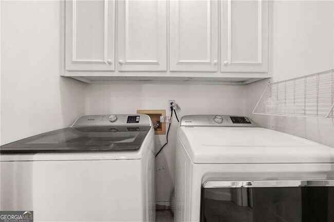 Building Photo - 1086 Pine Grove Ave NE