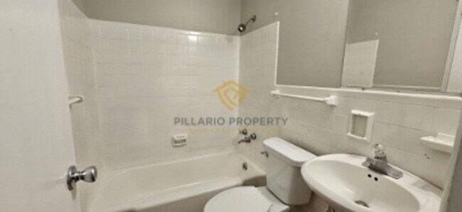 Building Photo - Renovated 1 Bedroom at Campbell Apartments Near Downtown Available Now!