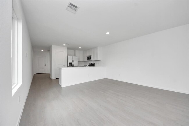 Building Photo - 18036 le gotte