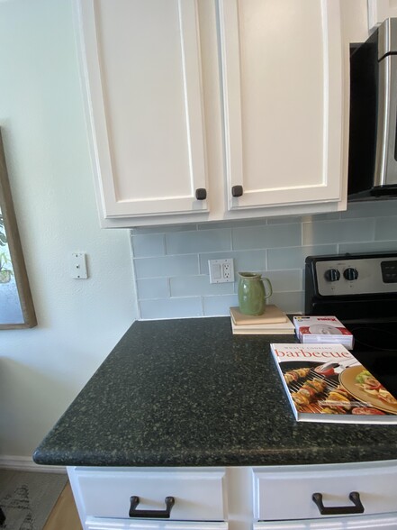 Granite countertops. - 1845 Anaheim Ave