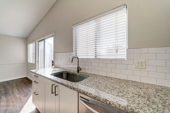 Building Photo - 13589 W Ocotillo Ln