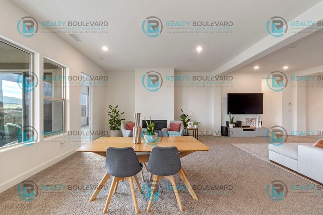 Building Photo - Stylish 3-Bedroom Sanctuary with Sophistic...