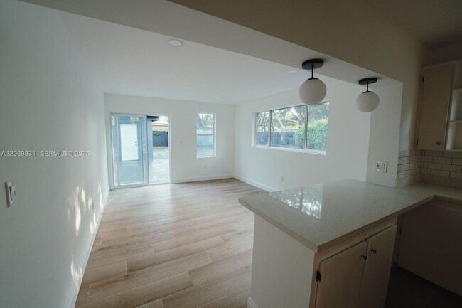 Building Photo - 801 NE 144th St
