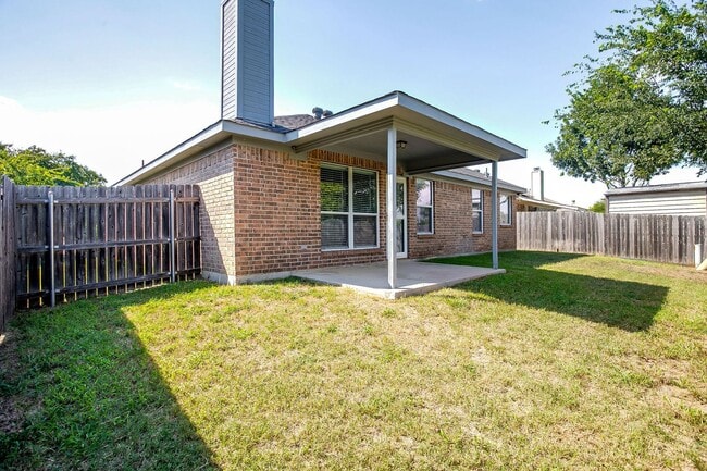 Building Photo - Welcome Home- Stylish 3 Bedroom, 2 Bath Ho...