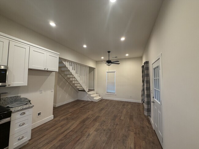 Building Photo - 10046 Larkin Rd