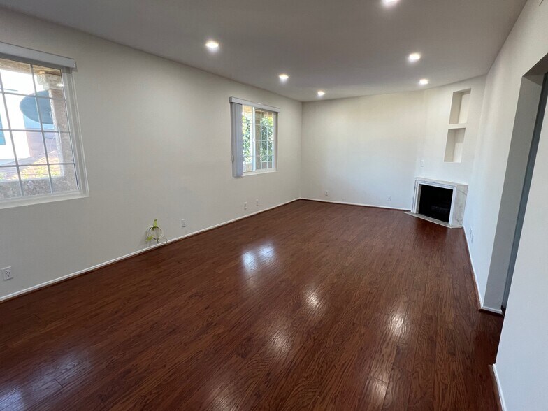 Building Photo - 3822 Bentley Ave