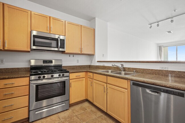 Building Photo - 6400 Crescent Park E