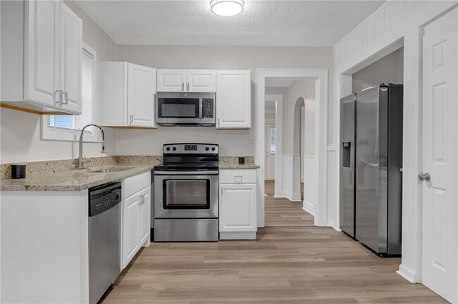 Building Photo - 1683 Candler Rd