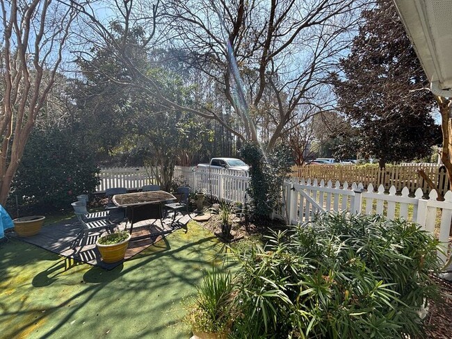 Building Photo - 3340 Billings St