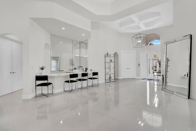 Building Photo - 6564 Somerset Cir