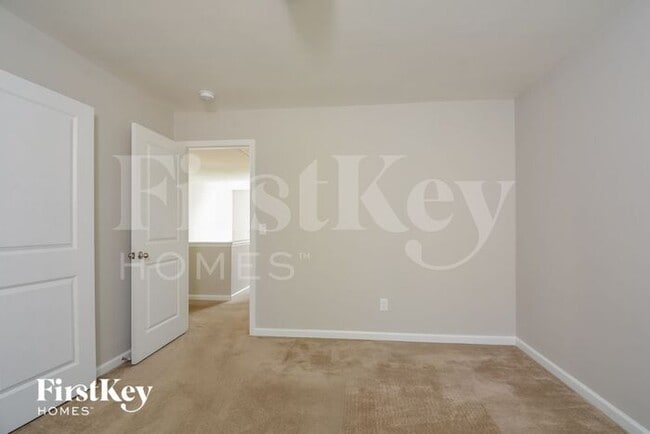 Building Photo - 1226 Golden Eagle Dr