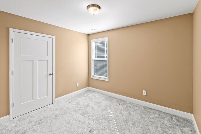 Building Photo - 5214 Whirlaway Ln