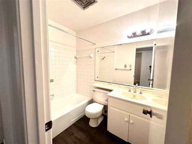 Building Photo - 5808 Nassau Dr