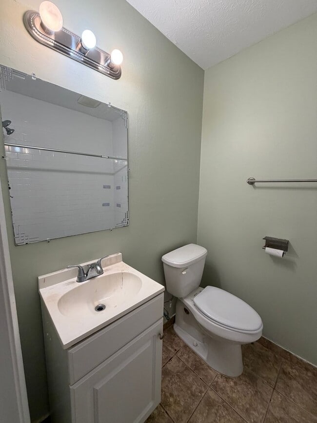 Building Photo - 2304 Hartsfield Ct