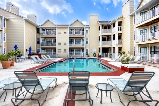 Building Photo - 1000 W Horatio St