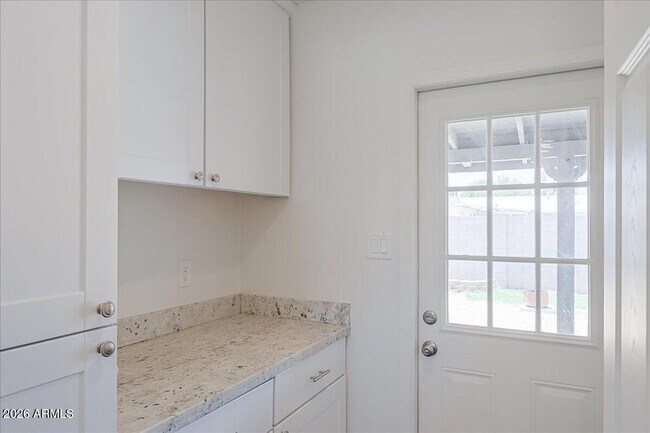 Building Photo - 536 N Cheri Lynn Dr