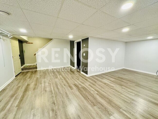 Building Photo - 1308 Landmark Trail S