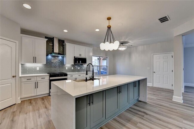 Building Photo - 4032 Ridge Grove Way