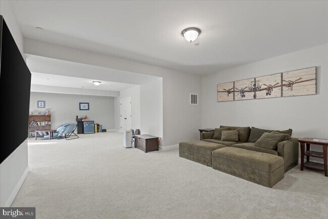 Building Photo - 2061 St Pauls Ct