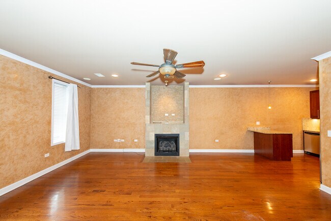 Building Photo - 2612 W Diversey Ave