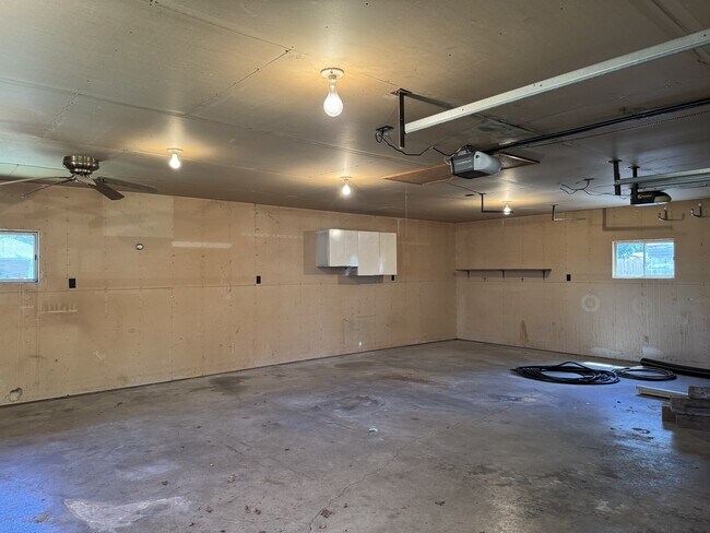 Building Photo - 1020 N 5th Ave