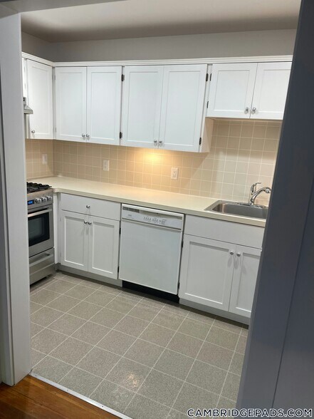 Building Photo - 32 Healey St