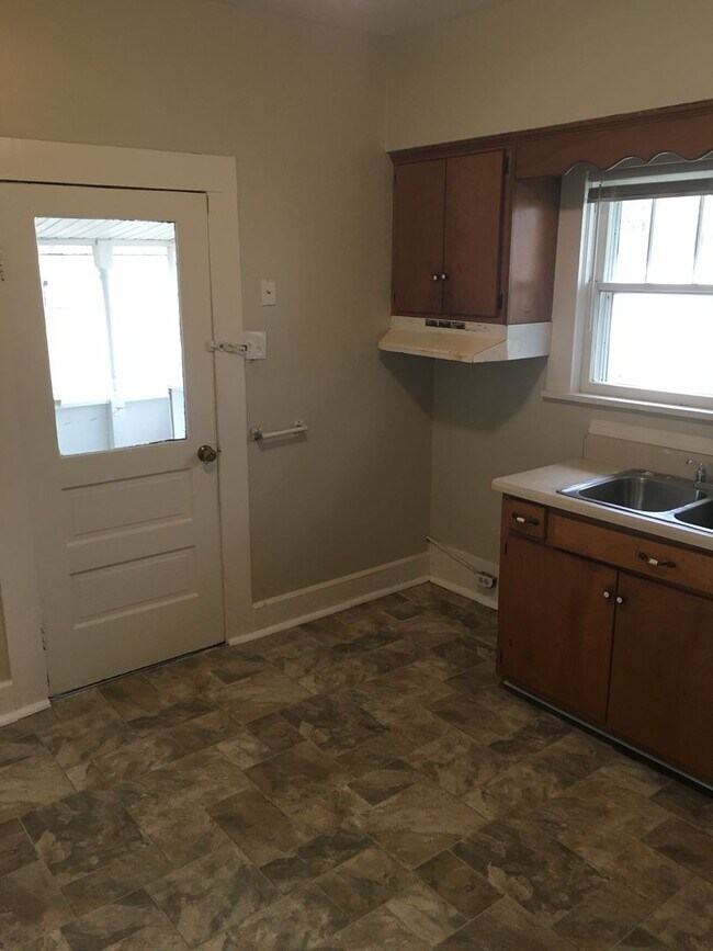 Building Photo - Large 3/1 House near Shannon $1,395