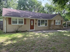 Building Photo - Cute 3 Bedroom, 1.5 Bathroom Home