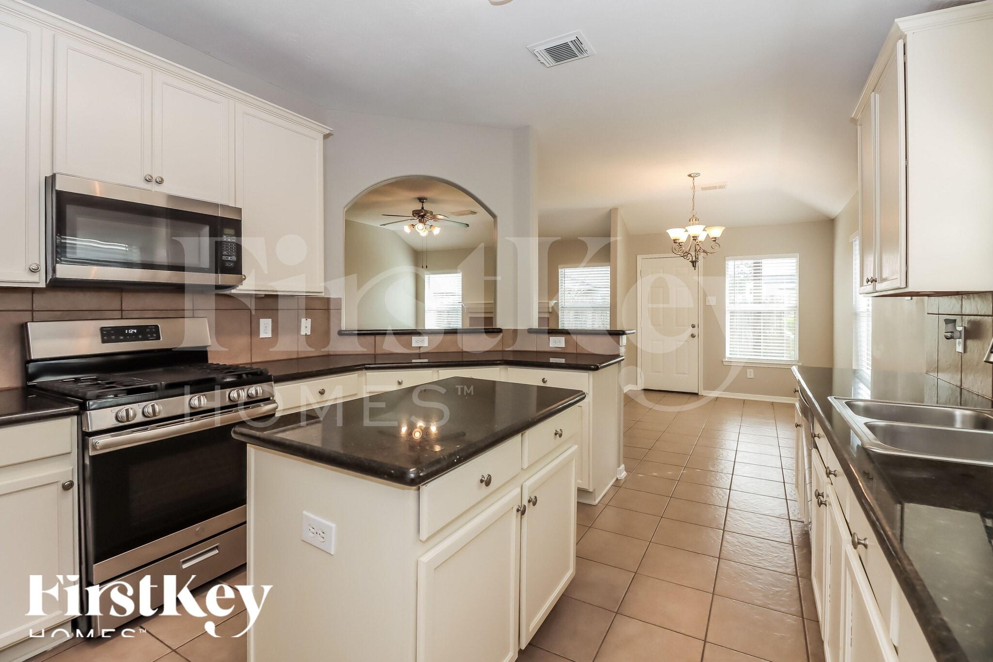 Building Photo - 2726 Lakecrest Way Dr